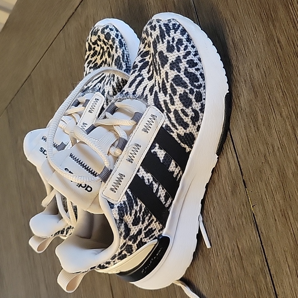 Kids Adidas cheetah size 12k shoes